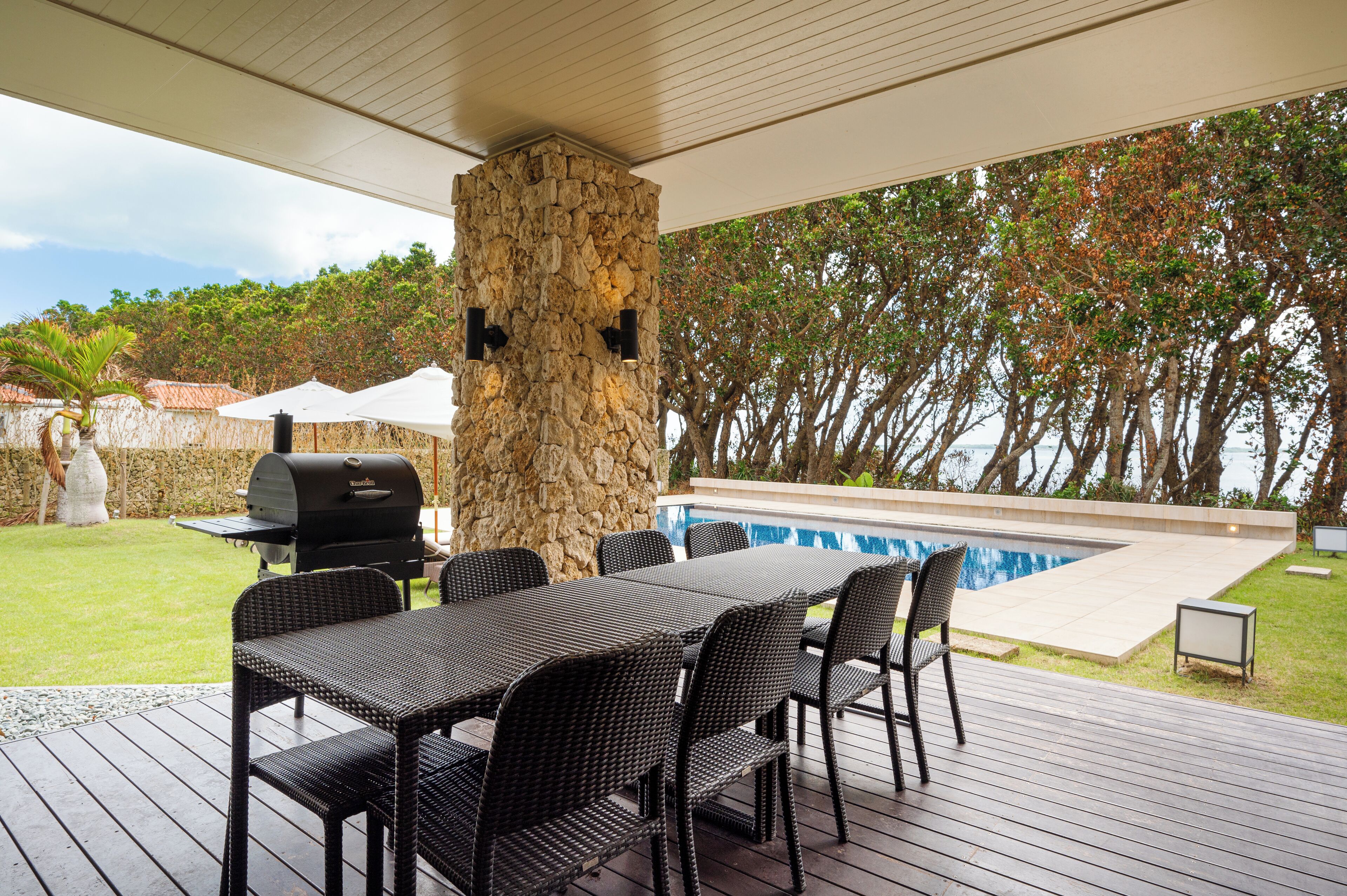 Villa, Balkon, Poolblick | Terrasse/Patio