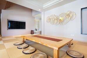 Villa, Balkon, Poolblick | Wohnbereich