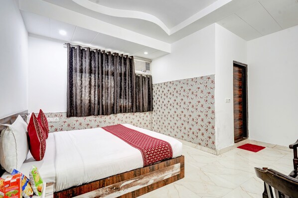 Pillowtop beds, desk, laptop workspace, free WiFi