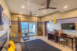 Superior Double Room with Balcony and Valley View | Free WiFi