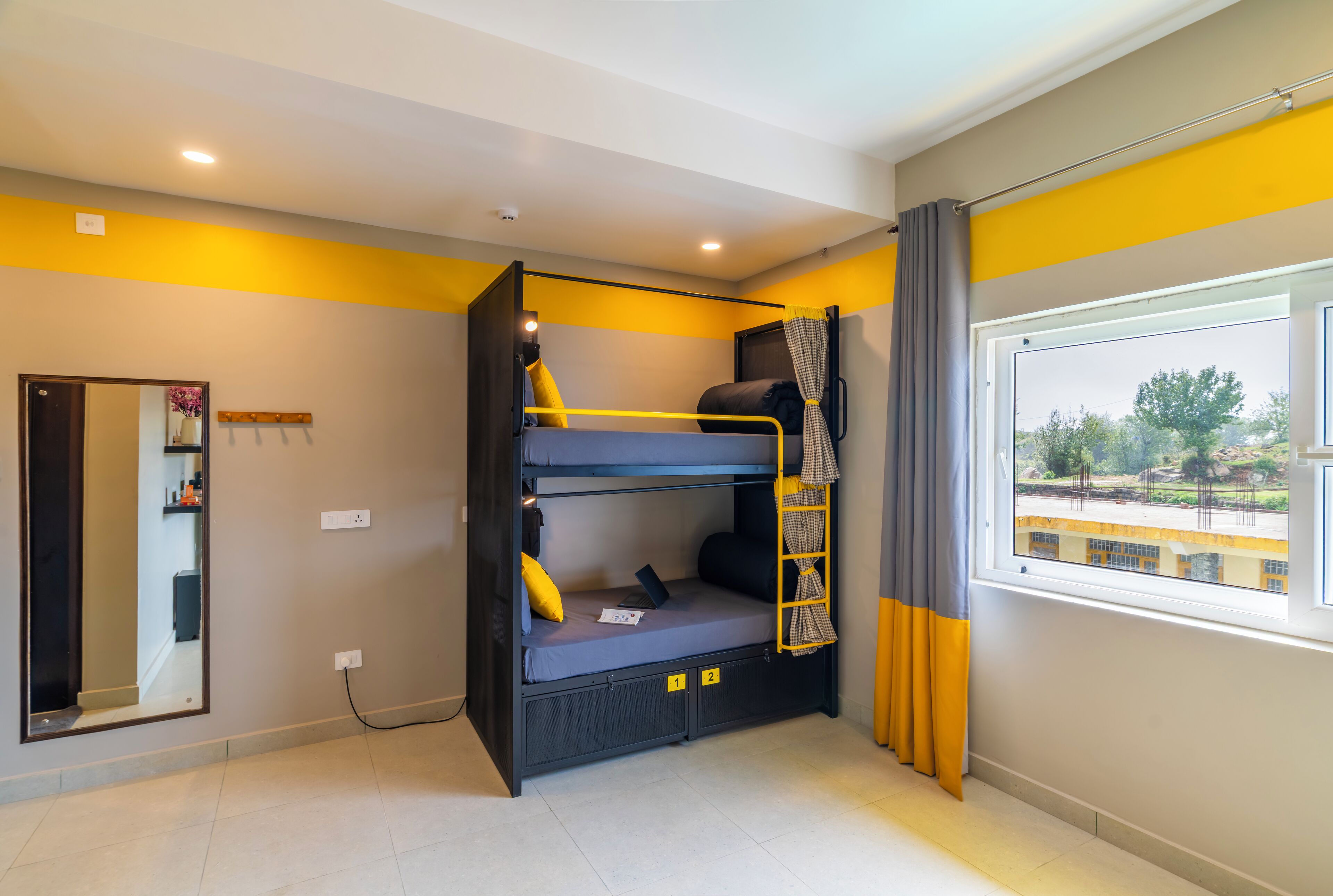 Bed in 8 Bed Mixed Dormitory with Balcony and Forest View | Wifi gratis y ropa de cama