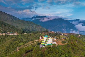 Vista frontal de la propiedad