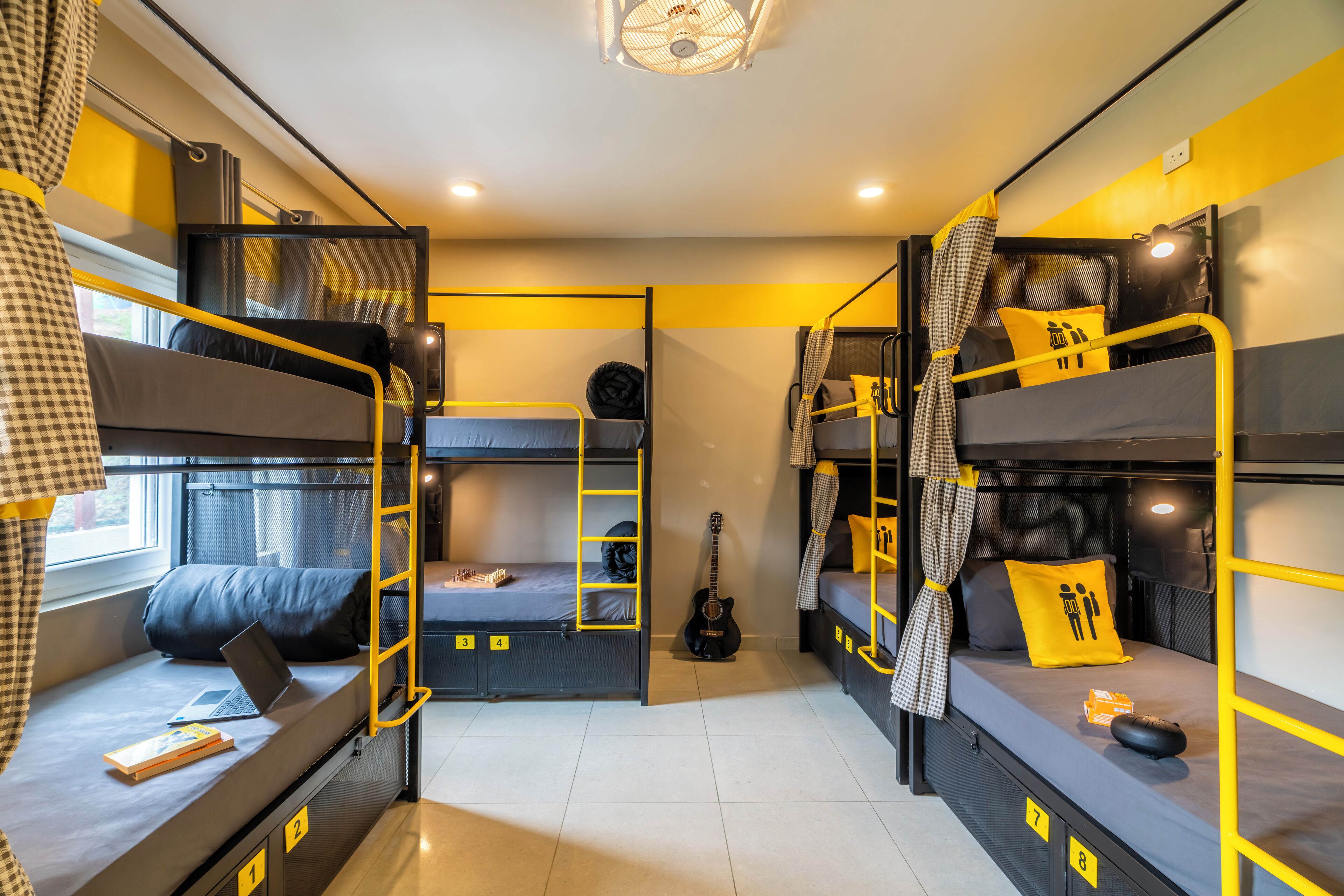 Bed in 8 Bed Mixed Dormitory with Balcony | Gratis wifi, beddengoed