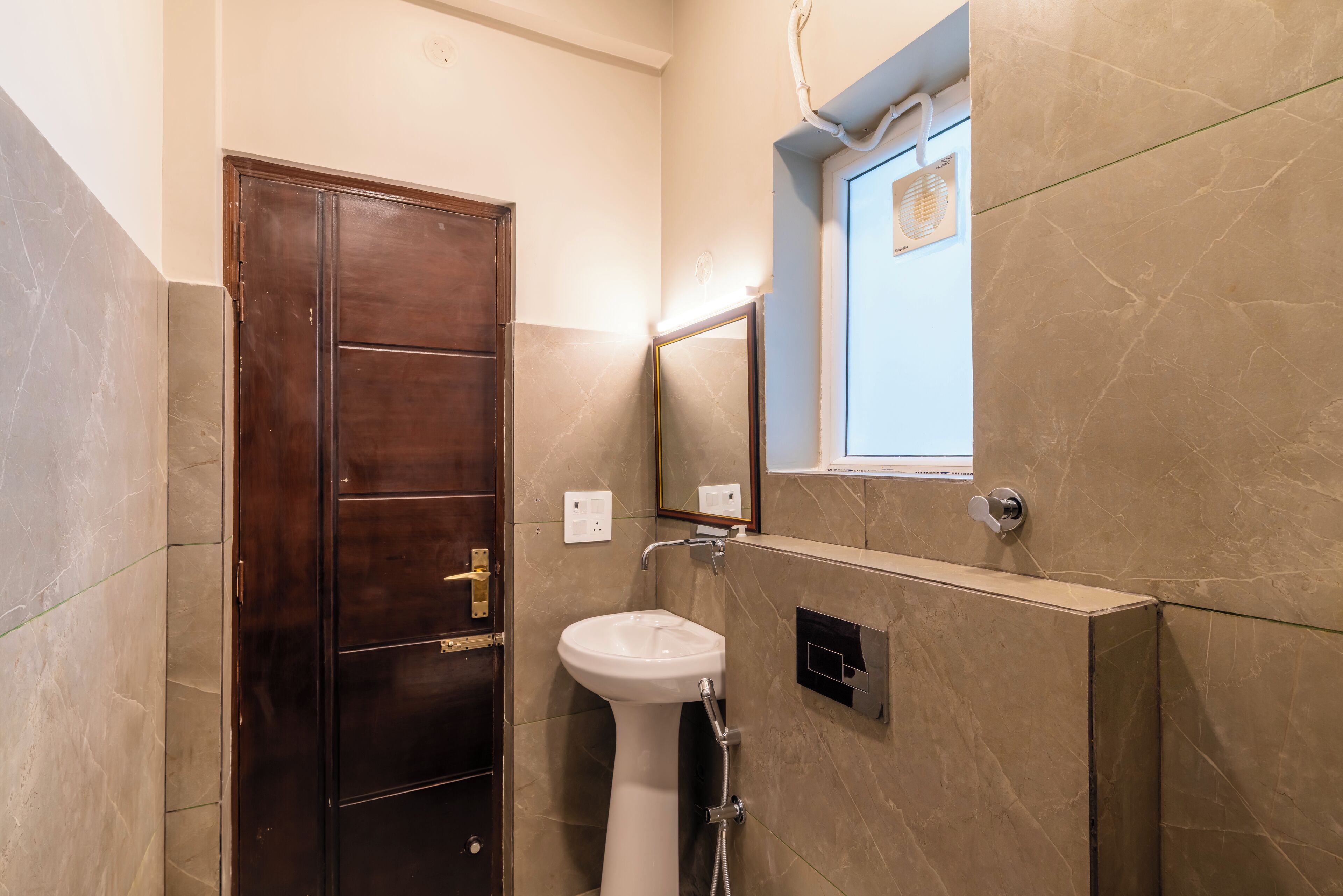 Bed in 4 Bed Mixed Dormitory with Valley View | Baño | Ducha