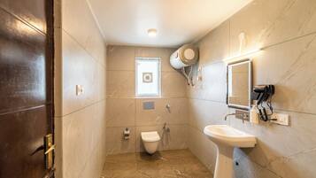 Bed in 4 Bed Mixed Dormitory | 浴室 | 淋浴设施