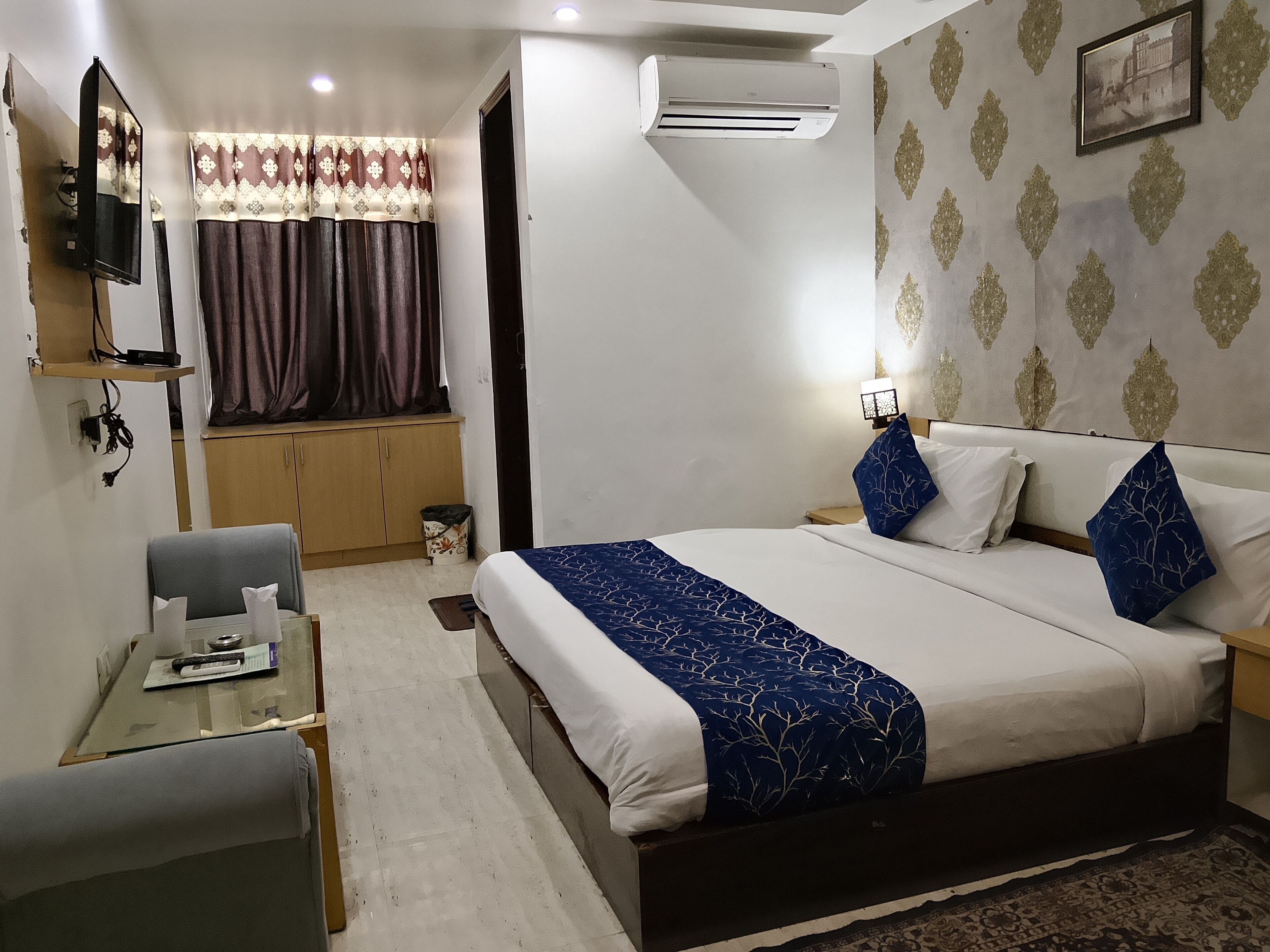 Deluxe Double or Twin Room | Desk, laptop workspace, travel crib, free WiFi