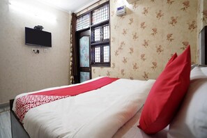 Deluxe Double or Twin Room | Desk, laptop workspace, travel crib, free WiFi