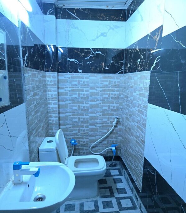 Bathroom - Hotel The Raj Palace (New Delhi)