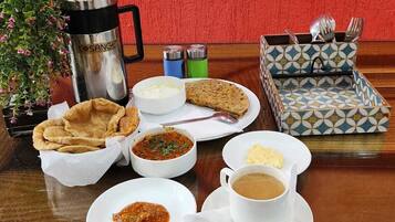 Frokostbuffé hver dag (INR 200 per person)