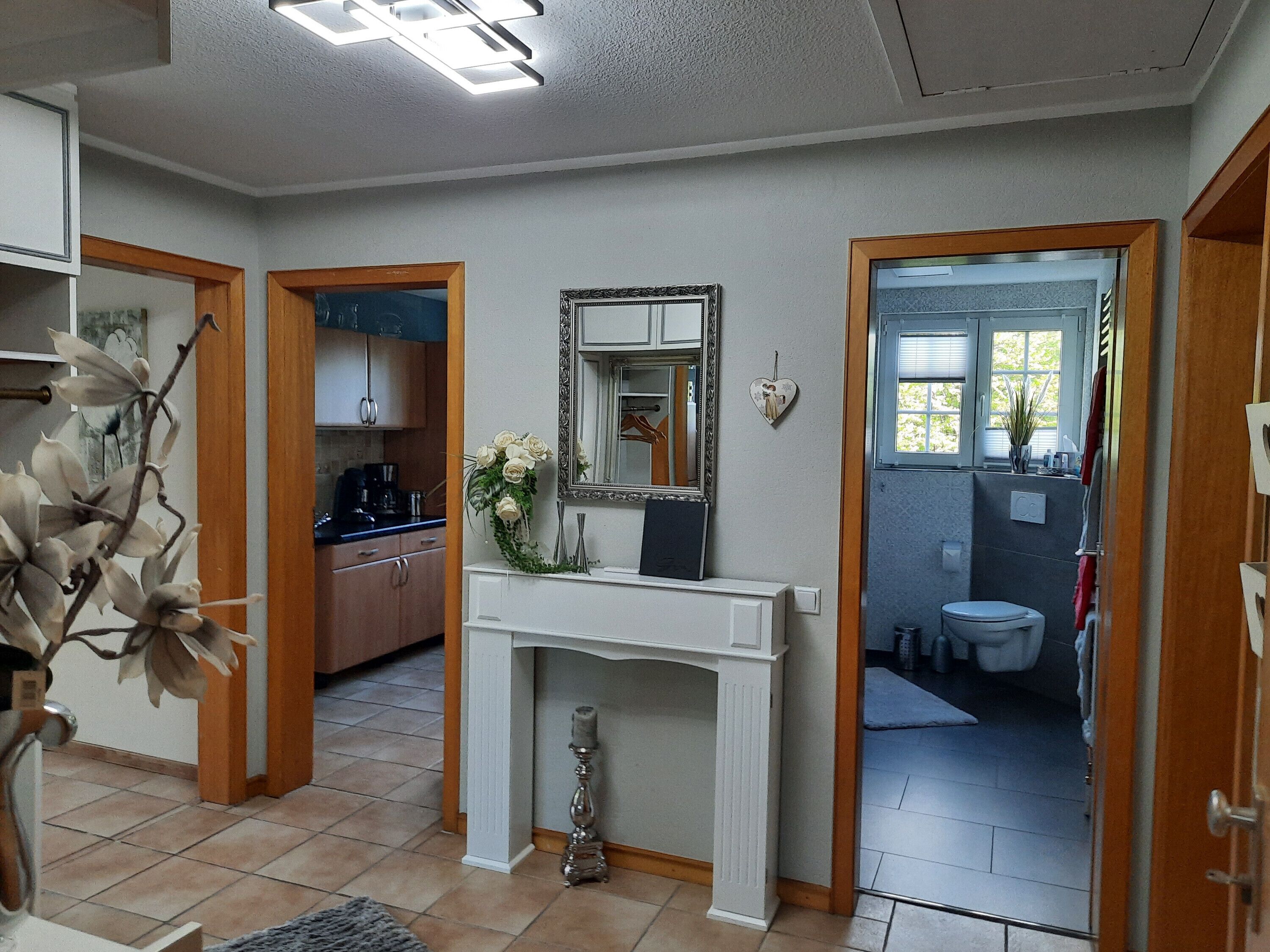 Chuveiro, secador de cabelo, toalhas de banho 