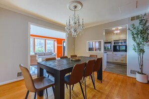 Dining - Spacious 4BR w/Pool Near DC & Old Town Alexandria (Alexandria)