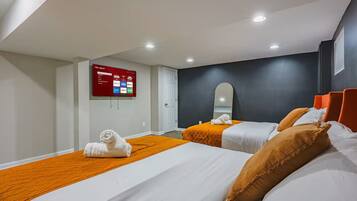 4 bedrooms, iron/ironing board, WiFi, bed sheets