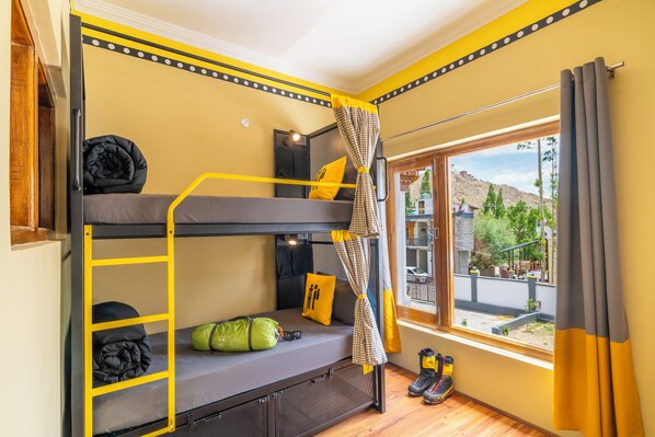 Bed in 8 Bed Mixed Dormitory with Balcony and Mountain View | Free WiFi