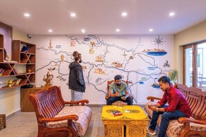 Library - The Hosteller Leh - Hotel Bayshu (Leh)