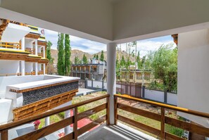 Bed in 6 Bed Mixed Dormitory with Balcony and Mountain View | Free WiFi