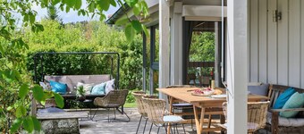 Vacation home for 9 people quiet with large garden, near lake