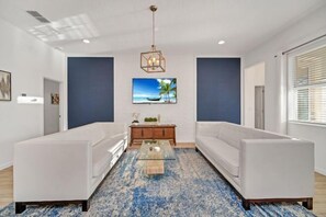 Room - Fresh Amazing Family Home, Private Pool Blv101 (Kissimmee)