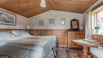 4 bedrooms, travel crib, free WiFi