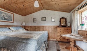 4 bedrooms, travel crib, free WiFi