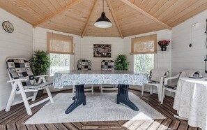 Dining - A house by the forest with a stream and plenty of peace and quiet (Stenis)