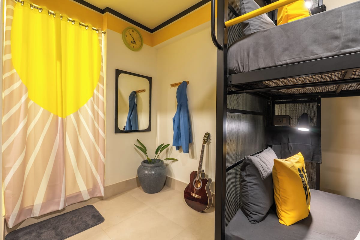 Bed in 8 Bed Mixed Dormitory | WiFi (free), bed sheets