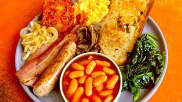 Standard-Doppelzimmer | Frühstücksgericht