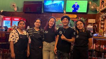 Standard Double Room | Bar (di hartanah)