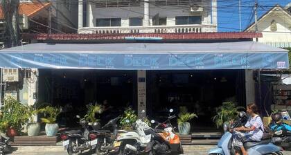 The Deck Toul Tompoung