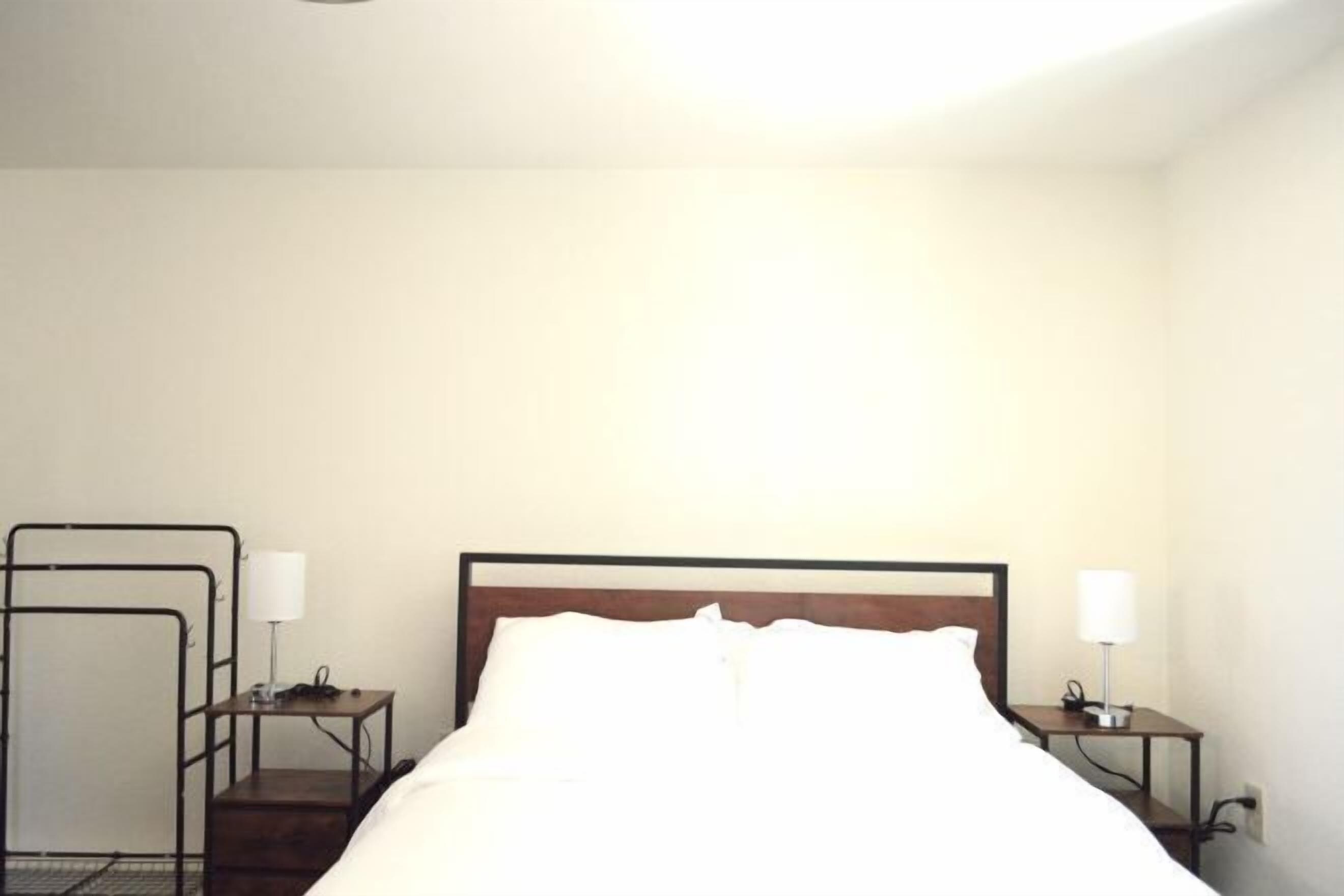 Cribs/infant beds