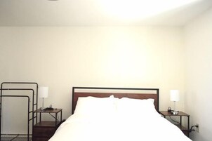 Cribs/infant beds