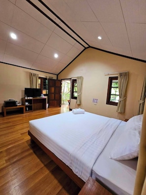 Deluxe Double Room | Free WiFi, bed sheets