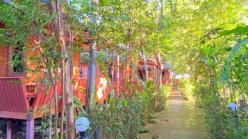 Deluxe Bungalow Double or Twin | Vue sur le jardin