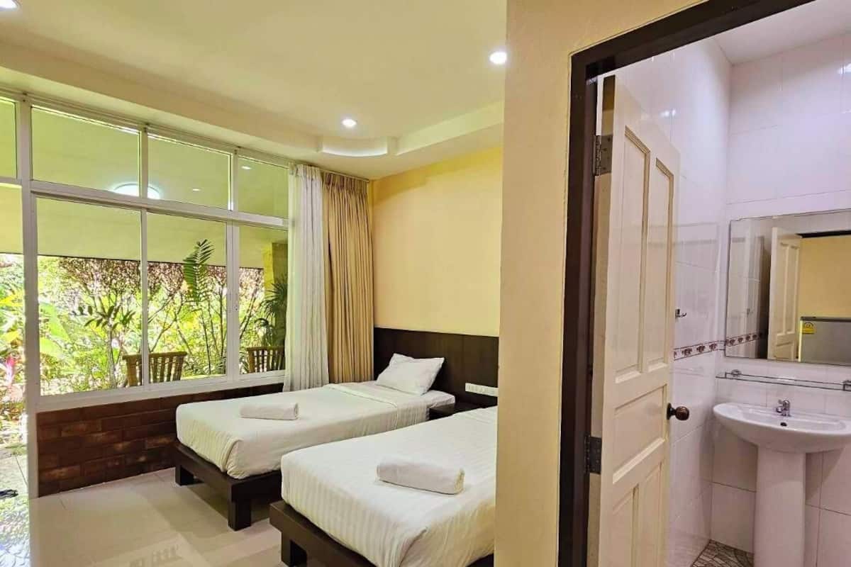 Superior Double or Twin Room, Balcony, Park View | Free WiFi, bed sheets