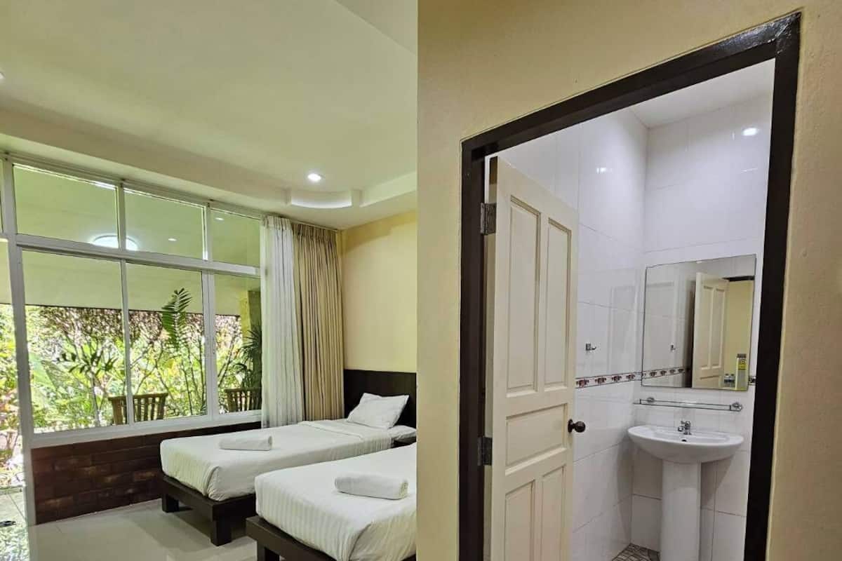 Superior Double or Twin Room, Balcony, Park View | Free WiFi, bed sheets