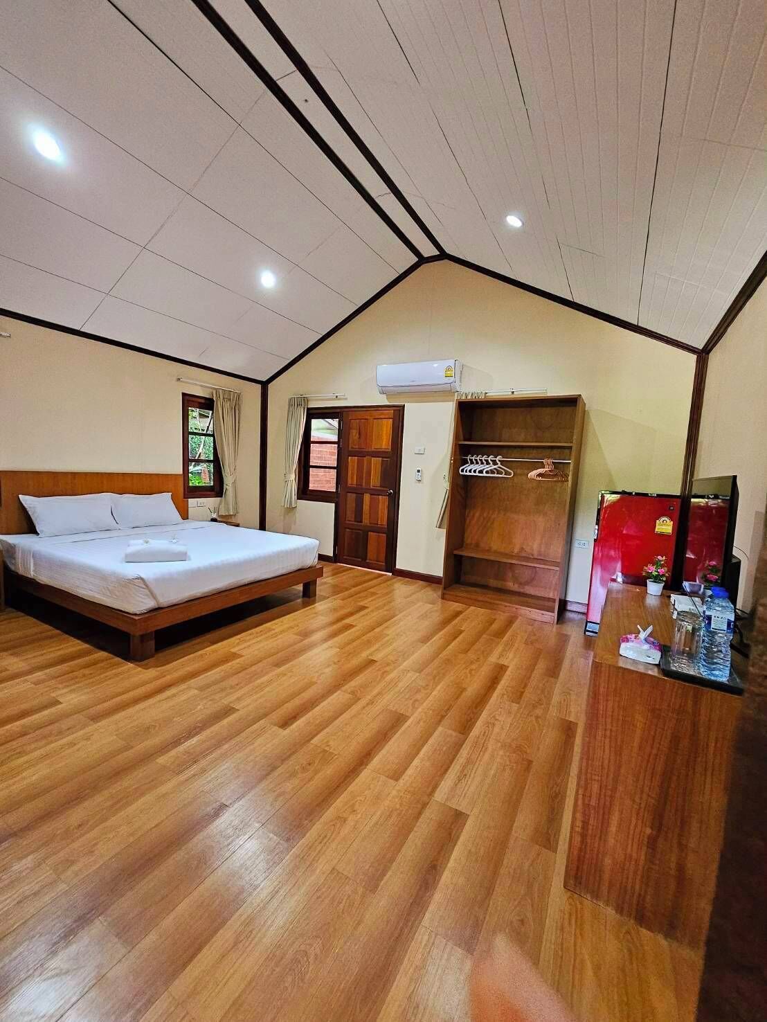 Deluxe Double Room | Free WiFi, bed sheets