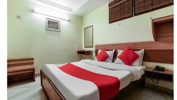 Deluxe Room | Rollaway beds, free WiFi, bed sheets