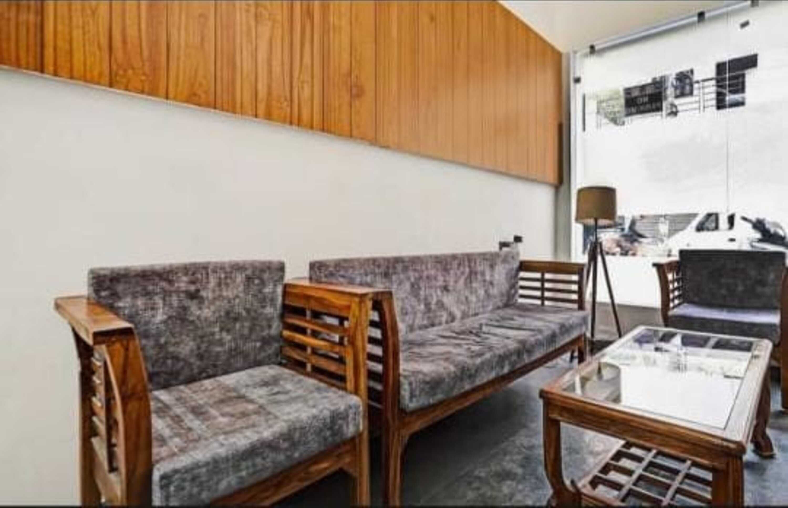 32-inch flat-screen TV with cable channels