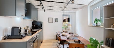 Fridge, microwave, oven, stovetop
