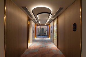 Minibar, in-room safe, desk, laptop workspace - Capri by Fraser Penang (George Town)