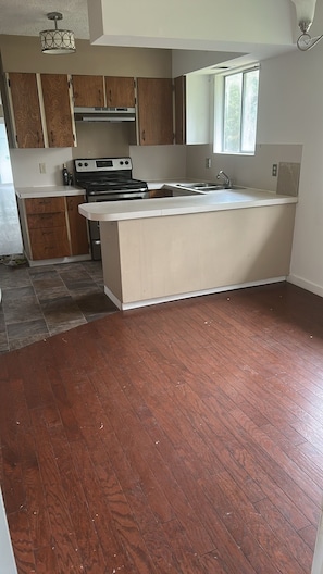 Microwave, oven, stovetop - Miniviu campus and care community (Black Creek)