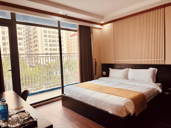 Deluxe Double Room, Balcony, City View | Free WiFi - Crowne Plaza Hotel (Bac Ninh)
