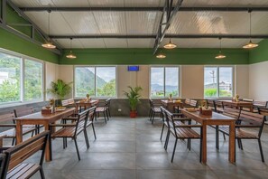 Restaurant - The Hosteller Kodaikanal (Kodaikanal)