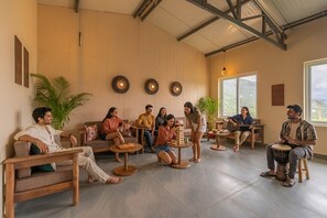 Living area - The Hosteller Kodaikanal (Kodaikanal)