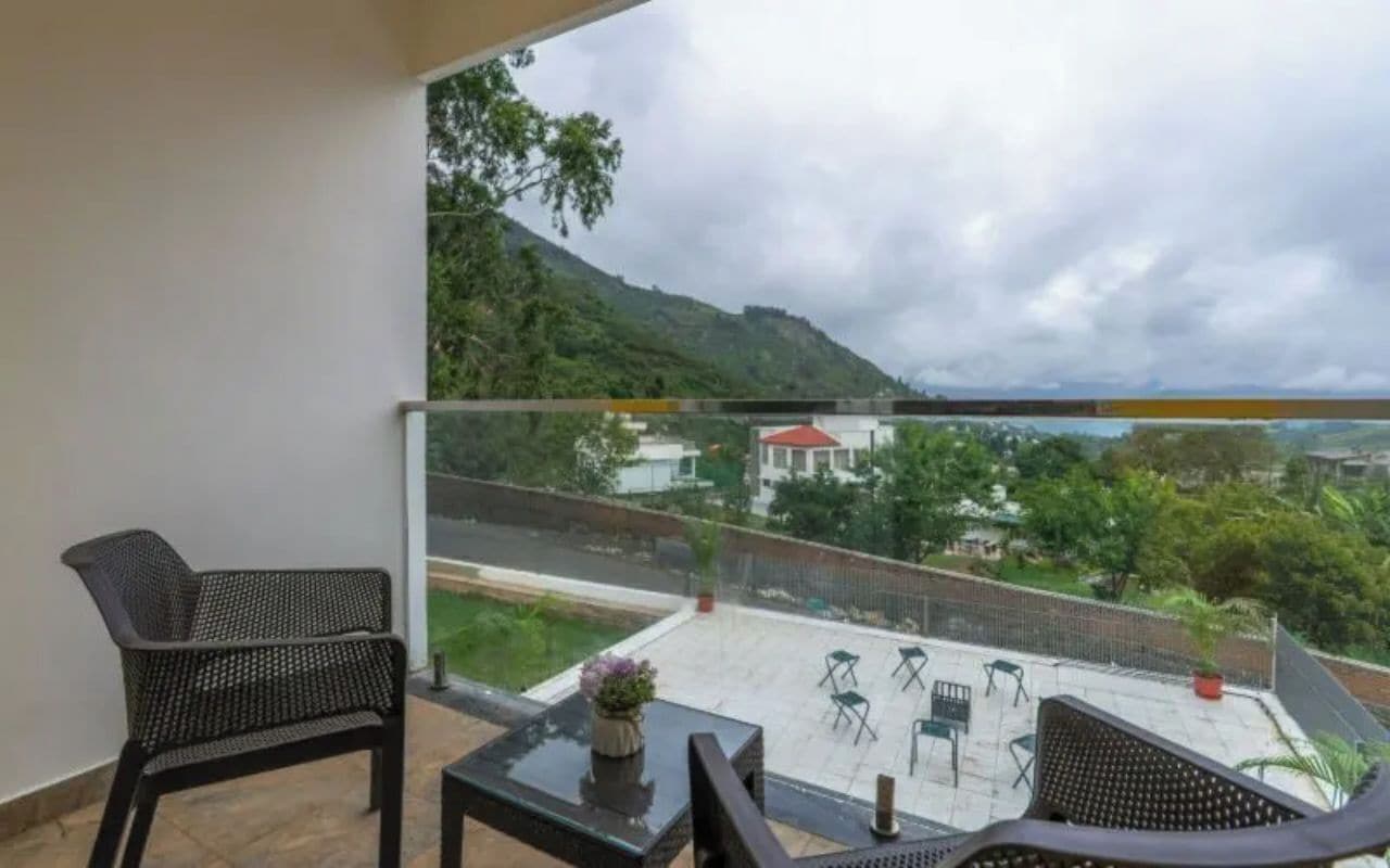 Bed in 6 Bed Mixed Dormitory with Balcony and Valley View | 免费 WiFi、床单