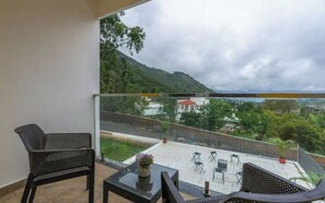 Bed in 6 Bed Mixed Dormitory with Balcony and Valley View | Wi-Fi gratis dan seprai linen