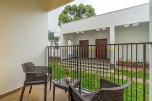 Deluxe Double Room with Balcony | Terrasse/Patio