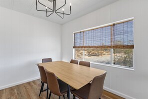 Dining - 2BR/2BA Desert Winds SkyHouse – desert hideaway with mountain views, (Desert Hot Springs)