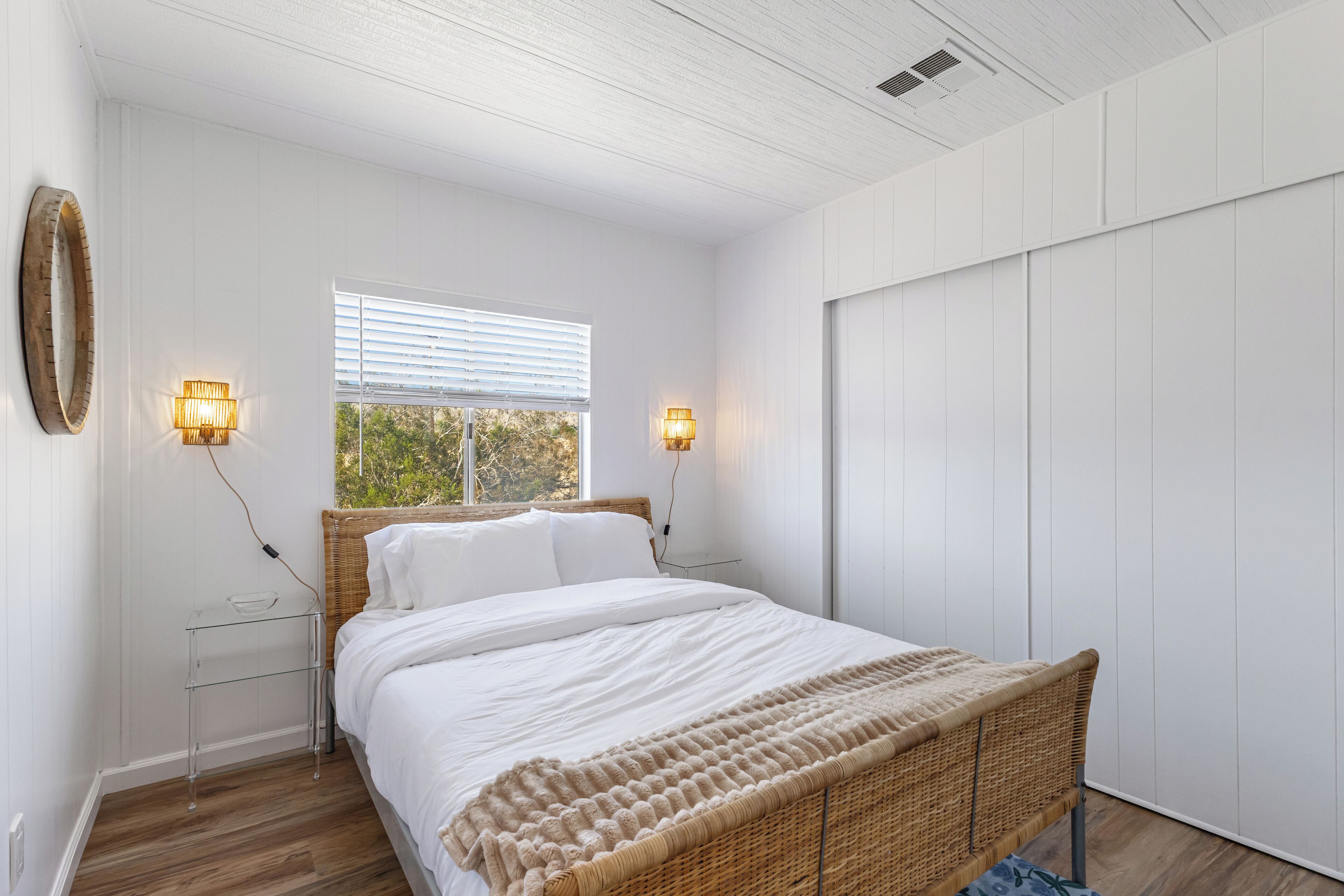 2 عدّة غرف نوم ومكواة/لوح كي وواي فاي وملاءات أسرّة