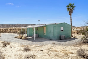 Exterior - 2BR/2BA Desert Winds SkyHouse – desert hideaway with mountain views, (Desert Hot Springs)