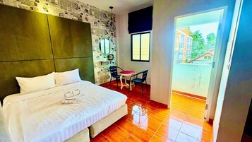 Desk, laptop workspace, free WiFi